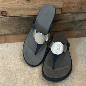 Crocks wedge sandal | size 9